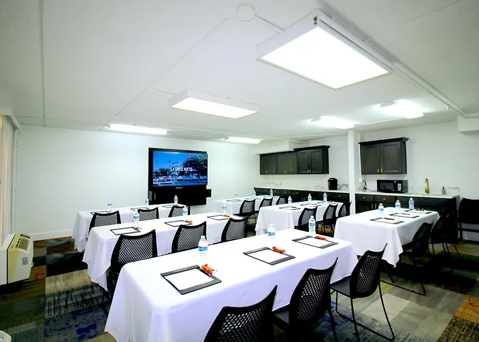 L3 Oasis Hotel