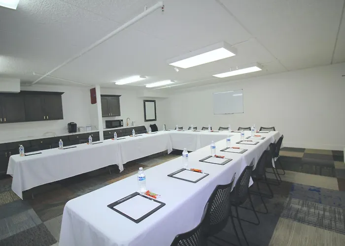 L3 Oasis Hotel