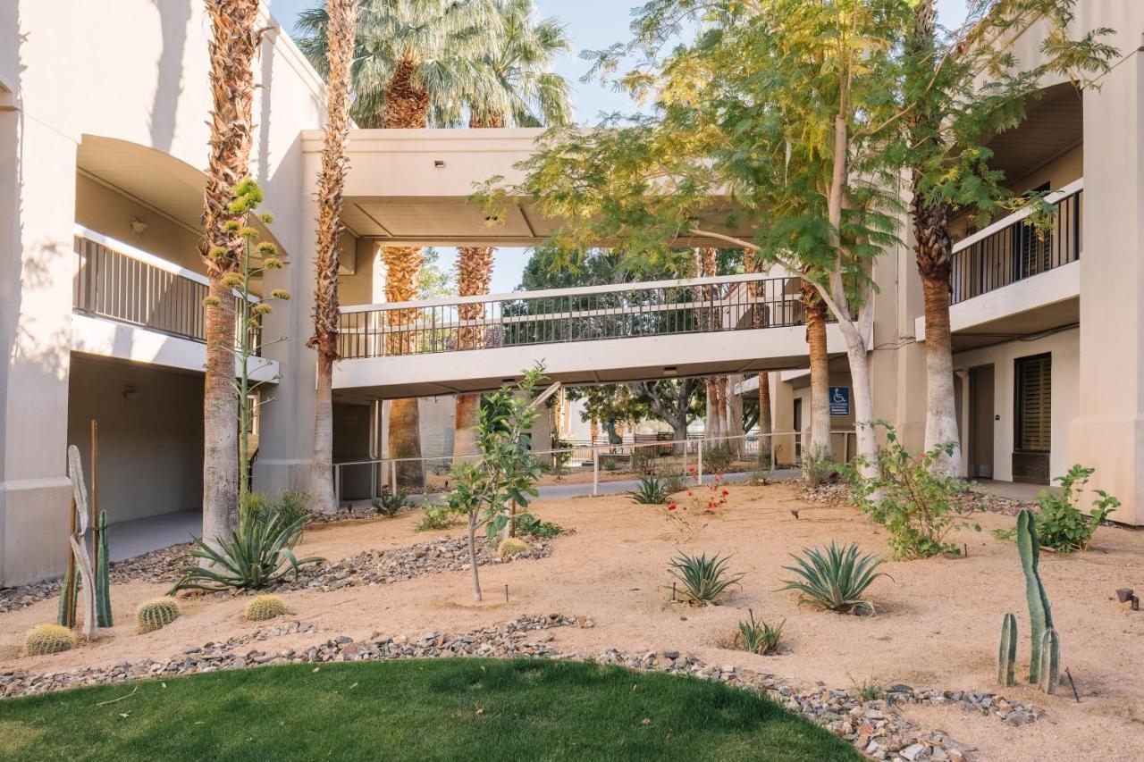 L3 Oasis Hotel Palm Springs